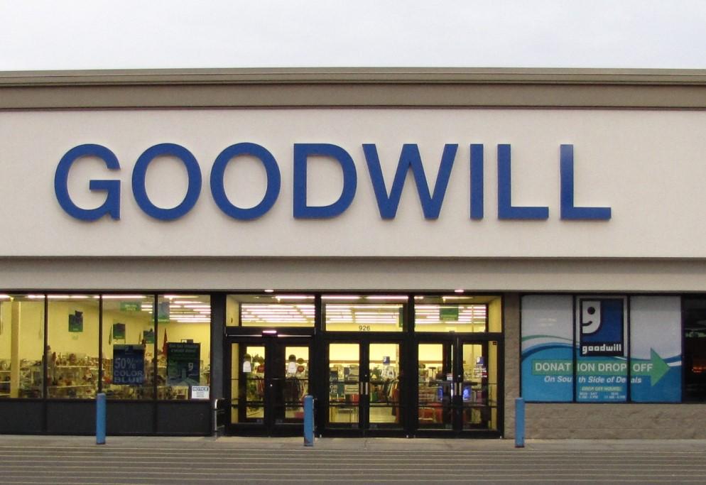 Does Goodwill take Apple pay